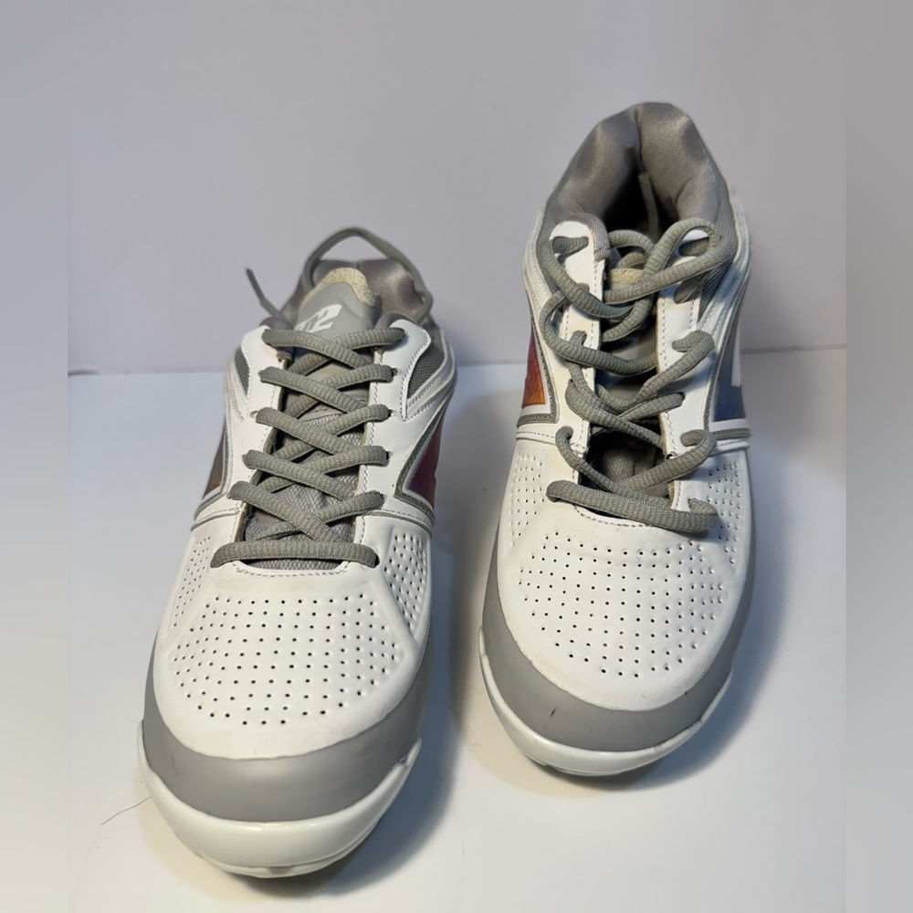 3N2 Shoes Rally TPU Fastpitch Baseball Softball Cleats Women's Size 8 White/Gray